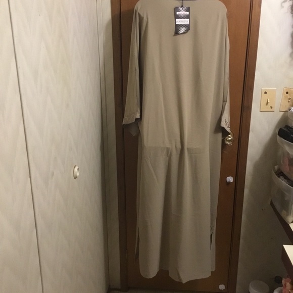 Stylish Embroidered Kaftan Dress XXL - Picture 2 of 11